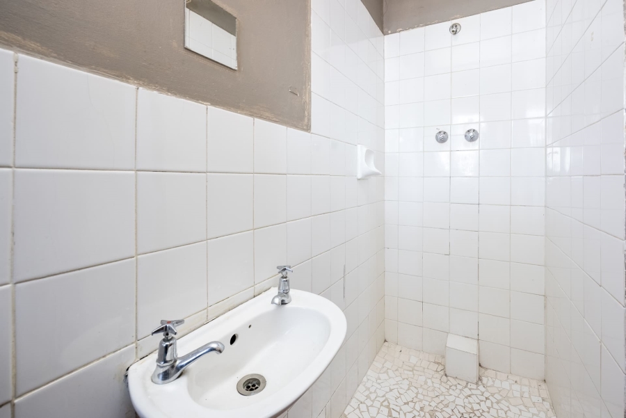 6 Bedroom Property for Sale in Vredekloof Western Cape